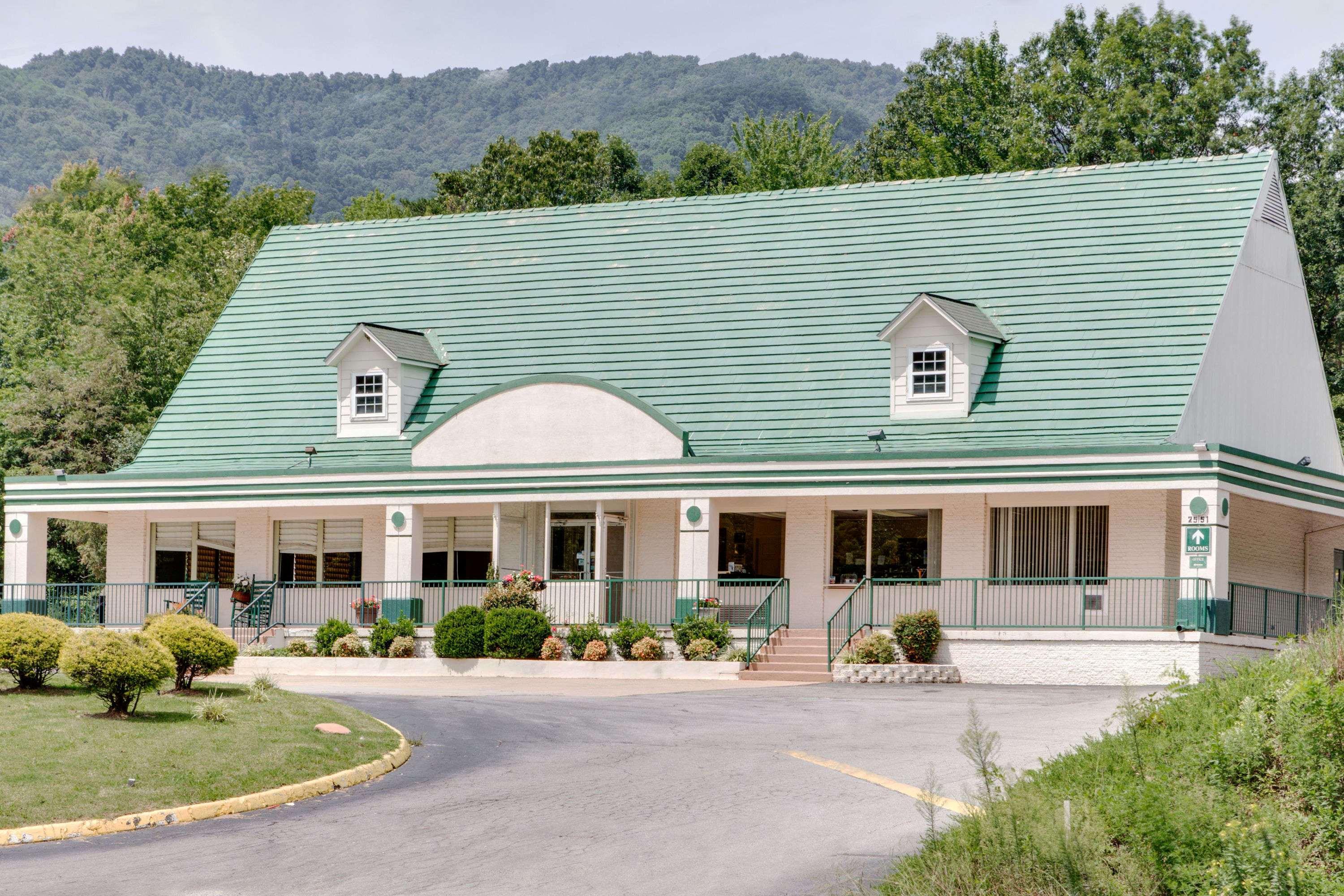 Days Inn By Wyndham Asheville West Candler Exterior foto