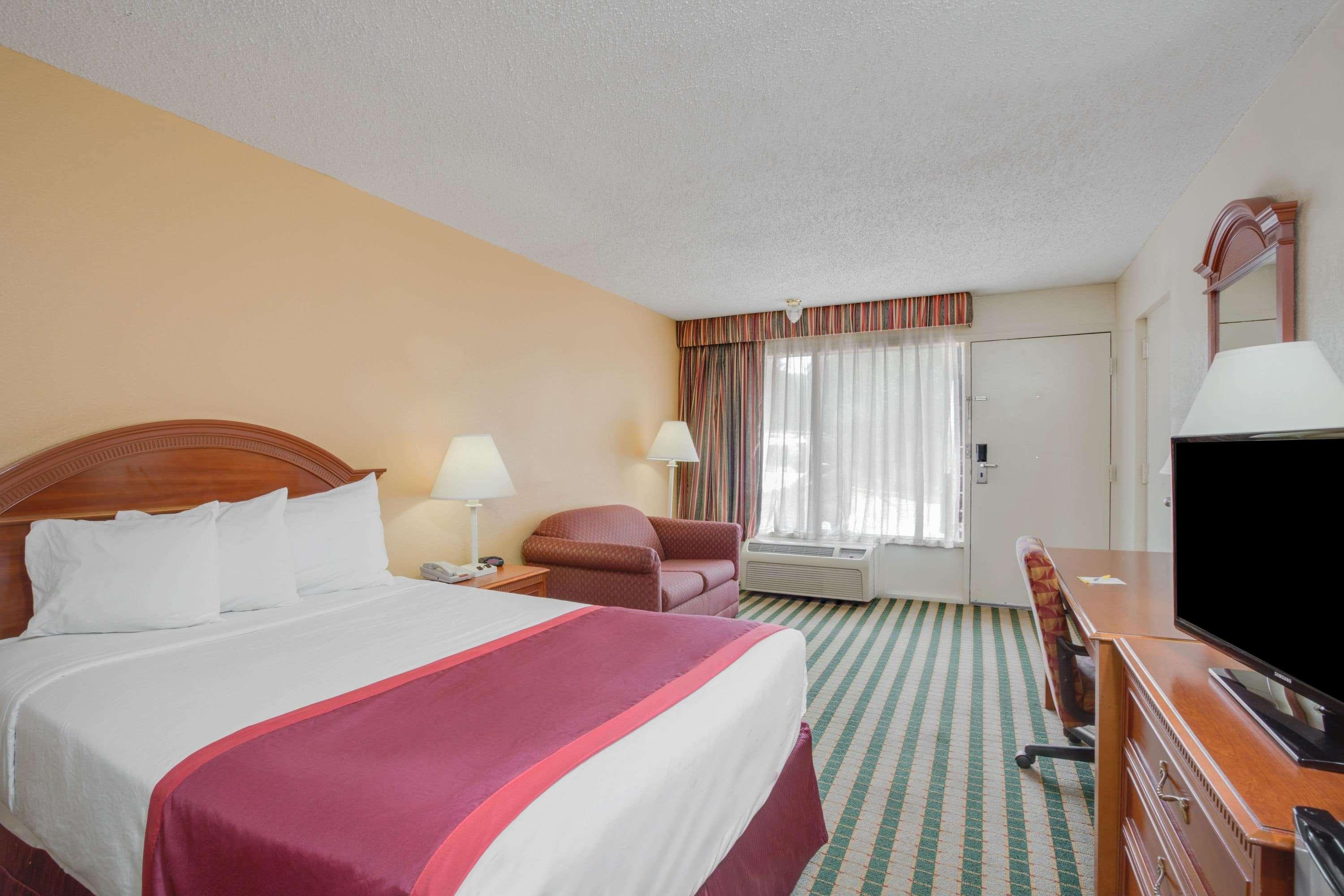 Days Inn By Wyndham Asheville West Candler Exterior foto